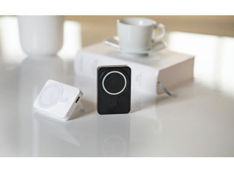 ONE Mehr braucht niemand: 5000mAh mit 15W MagSafe Wireless Charger