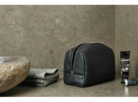 VINGA Bermond Kulturtasche aus RCS recyceltem PU