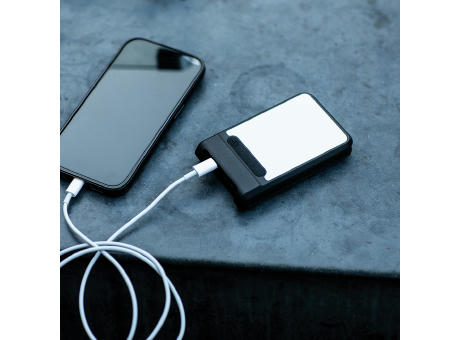 Ampx Powerbank aus rABS mit 6000 mAh.Lädt das Smartphone 2–3 Mal auf
