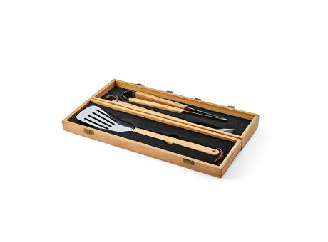 Turner Barbecue-Set aus Bambus. Mit Etui, Zange, Gabel und Spatel