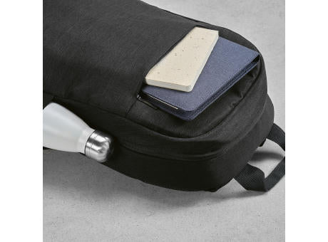 Vilnius 18L Rucksack aus rPET. Fronttasche. Laptops bis 17"