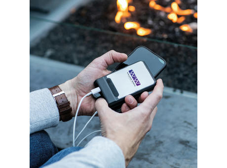Ampx Powerbank aus rABS mit 6000 mAh.Lädt das Smartphone 2–3 Mal auf