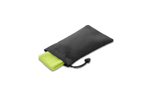 BERNAL. Sporthandtuch aus recyceltem Polyester (100% rPET) dient zur Erfrischung mit Vliesstoffbeutel