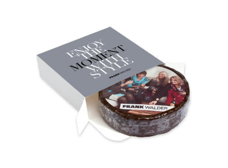 RUNDE DESIGN-TORTE IN BEDRUCKTER AKTIONSBOX