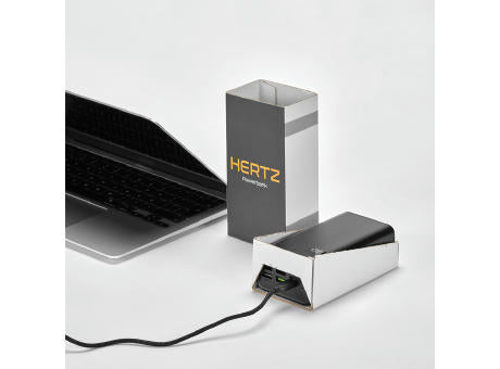 Hertz Powerbank aus rABS mit 30000 mAh. LED-Anzeige. Lädt auch Laptops