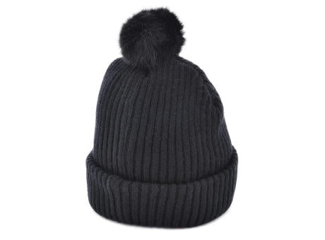 Strickmütze mit Bommel