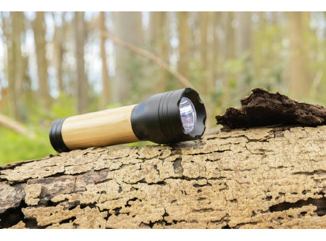 Lucid 3W Taschenlampe aus RCS recycelt. Kunststoff & Bambus